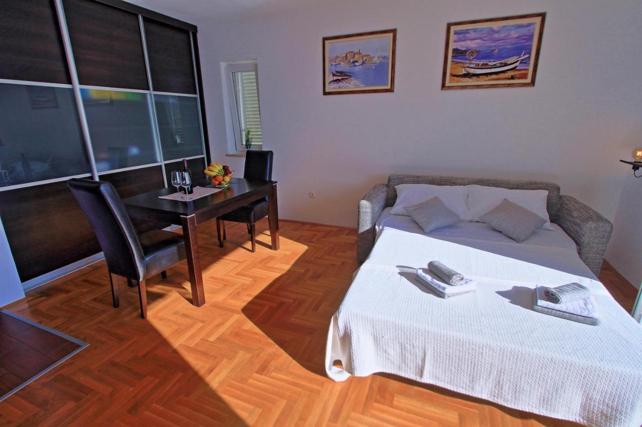 Studio Apartman Luka Senj  Buitenkant foto