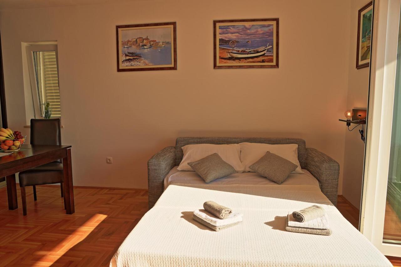 Studio Apartman Luka Senj  Buitenkant foto
