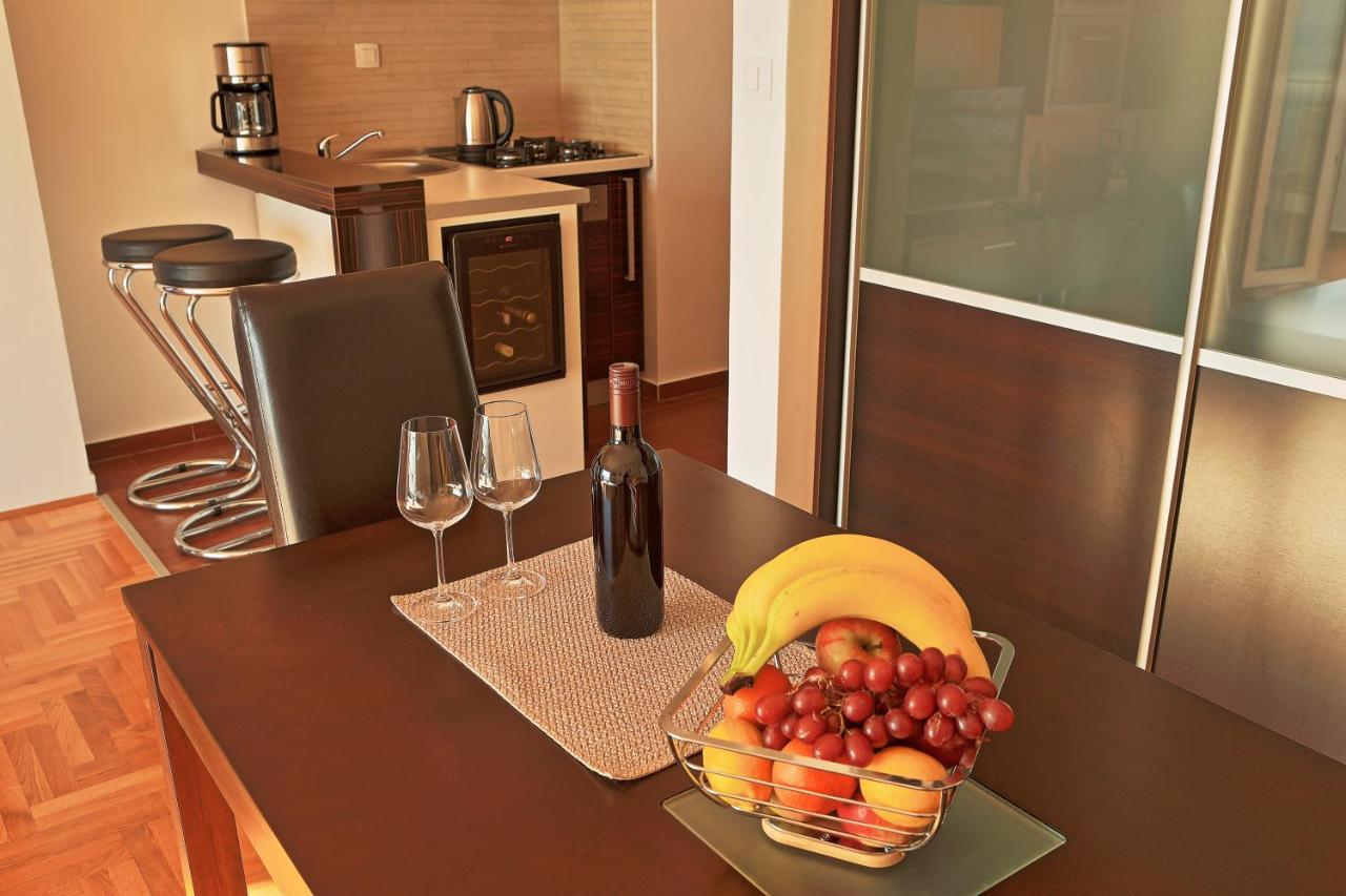 Studio Apartman Luka Senj  Buitenkant foto