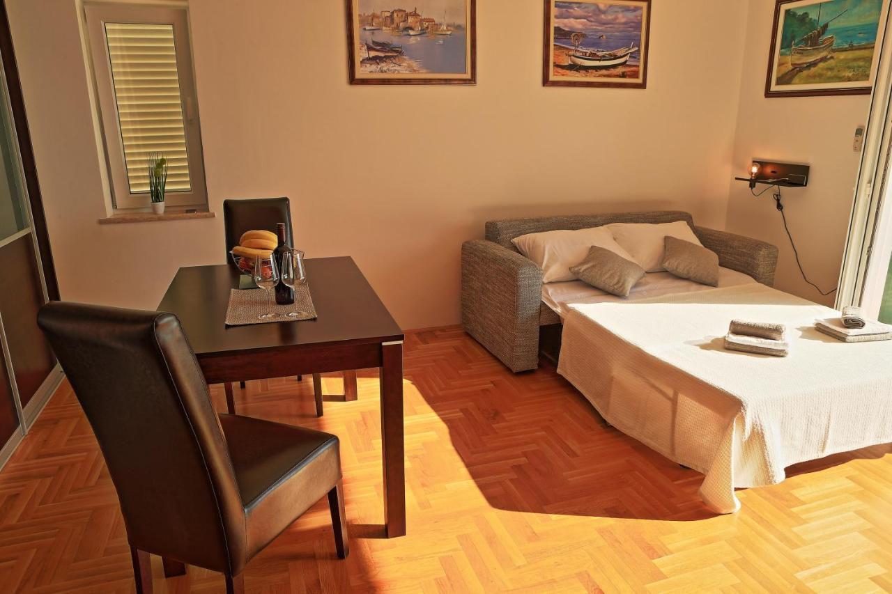Studio Apartman Luka Senj  Buitenkant foto