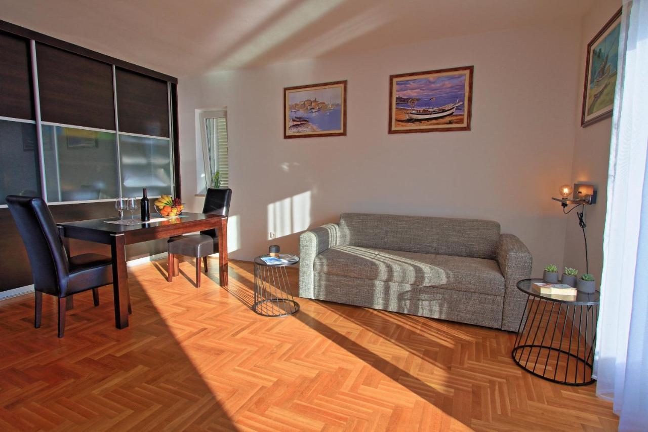 Studio Apartman Luka Senj  Buitenkant foto