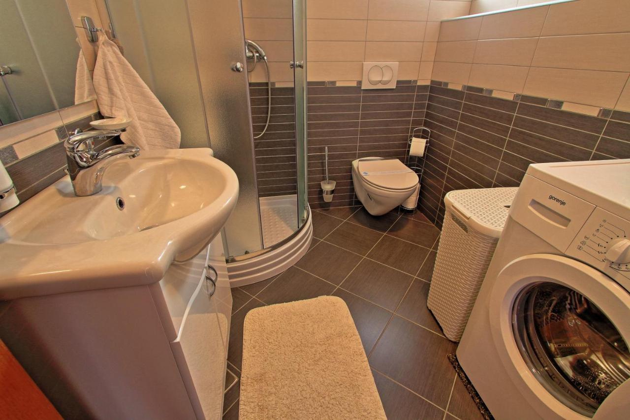 Studio Apartman Luka Senj  Buitenkant foto