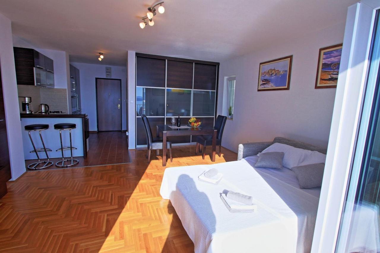 Studio Apartman Luka Senj  Buitenkant foto